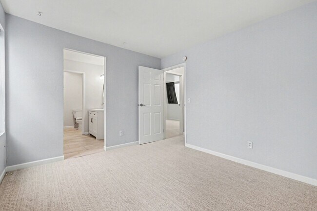 Building Photo - Spacious 2Bed/2.5Bath Townhouse in Central Denver