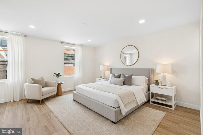 Building Photo - 1124 Dunton St