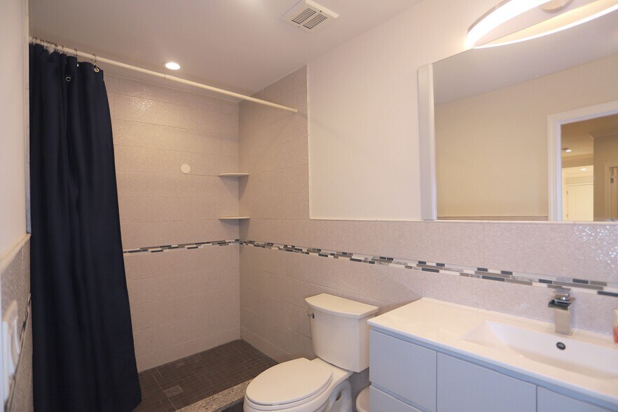 Building Photo - 106 Poplar St