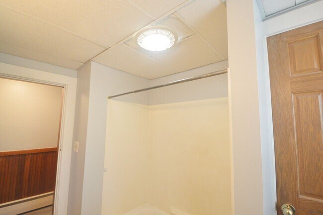 Building Photo - 38 Cascade St