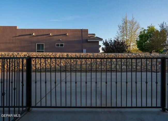 Building Photo - 1074 Hoppas St