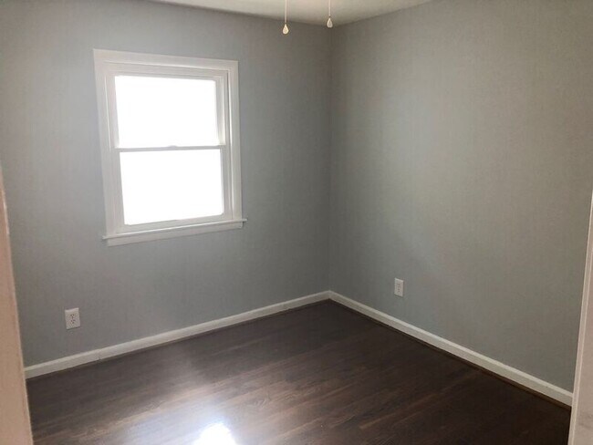 Building Photo - 623 Hazelhurst Ave