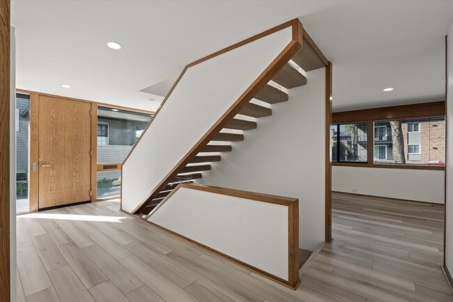 Building Photo - 709 Ann St