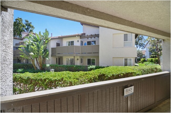 Building Photo - 1 Bedroom Condo - Ritz Pointe!