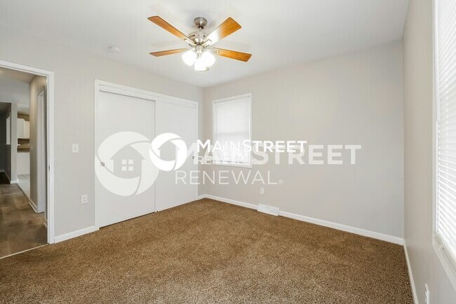 Building Photo - 3 Bedroom Pet-Friendly Home in Grandview, ...