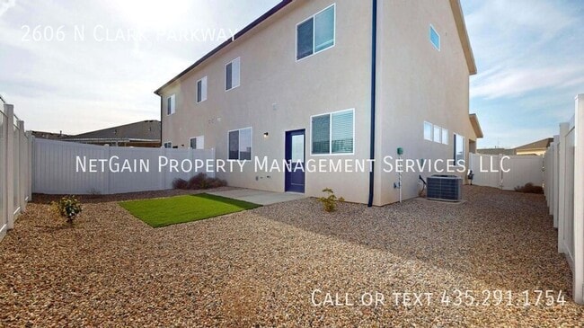 Building Photo - 2606 N Clark Pkwy