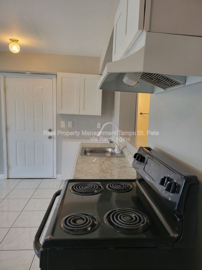 Building Photo - 4519 N Habana Ave