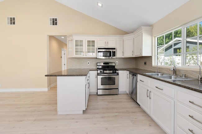 Building Photo - A Stunning 3 bed in Woodland Hills