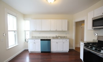 Building Photo - 38 Forest St