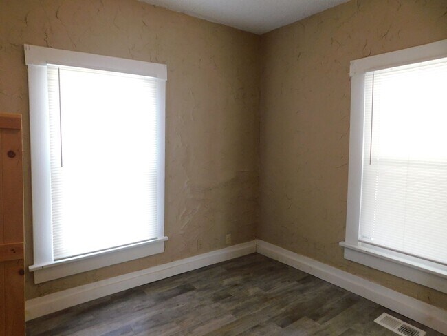 Building Photo - Charming 2 Bedroom/1 Bath Home in El Dorado!