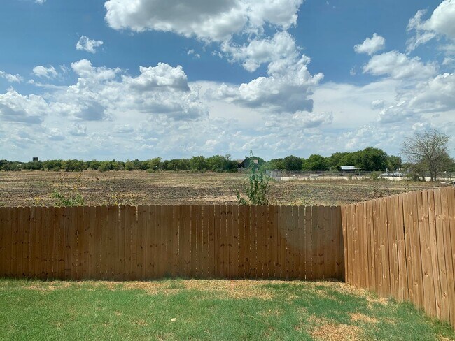 Building Photo - Townhome for rent