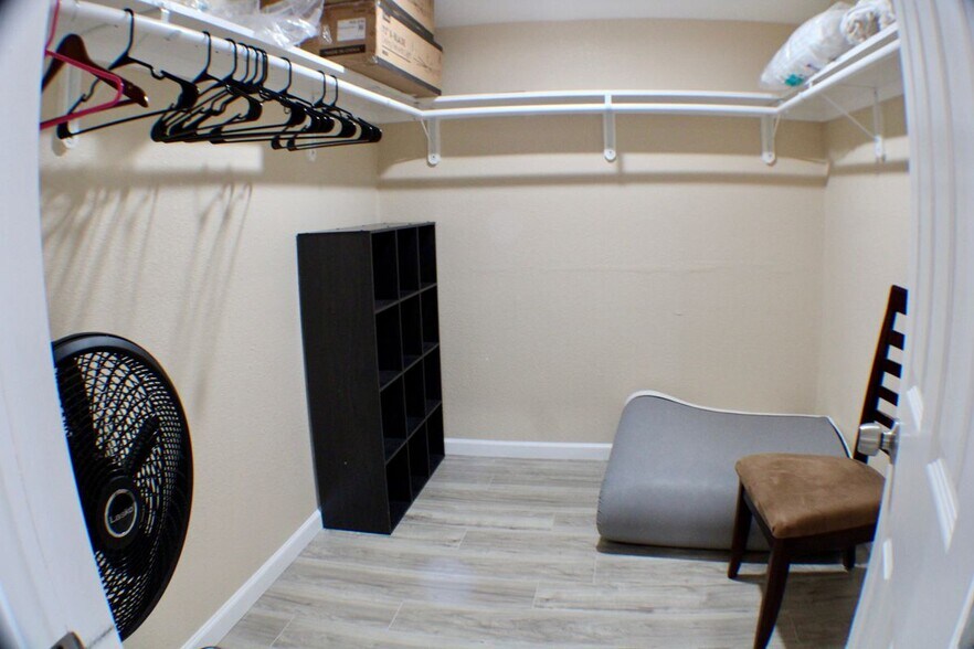 Building Photo - 1141 Katy St