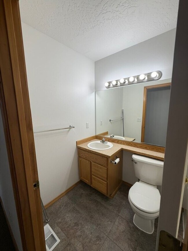 Building Photo - Spacious 4 Bed, 3 Bath Home in Cheney, WA