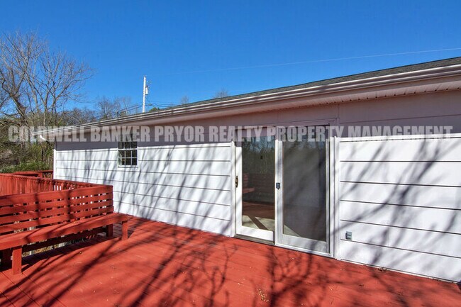 Building Photo - 598 Highland Dr