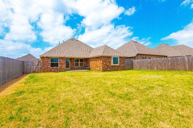 Building Photo - 12108 Chesterfield Ln