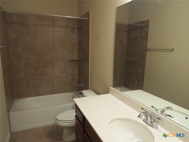 Building Photo - 5623 Blackstone Dr