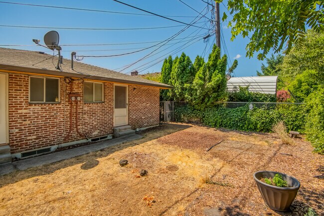 Building Photo - 6506 E Evergreen Blvd