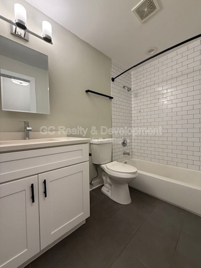 Building Photo - 800 Graceland Ave