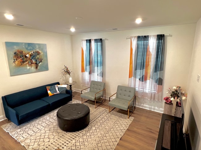 Building Photo - Room in Townhome on Judson Ave
