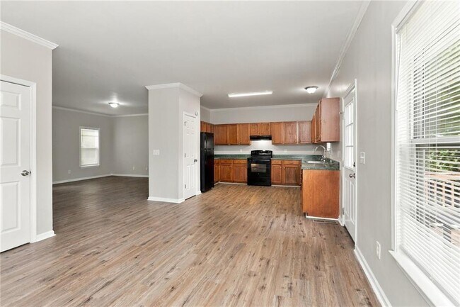 Building Photo - 841 Ridge Ave NW