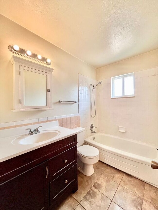 Building Photo - Updated 2bd/1ba Duplex in West Fort Collin...