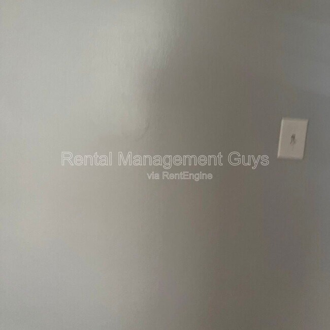 Building Photo - 2110 Fremont Ave N