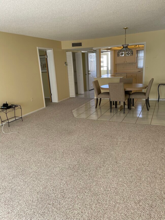 Building Photo - 4750 Cove Cir