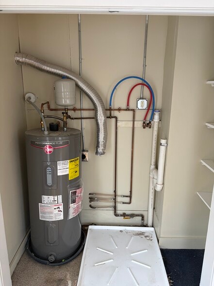 Building Photo - 53 N Spring St