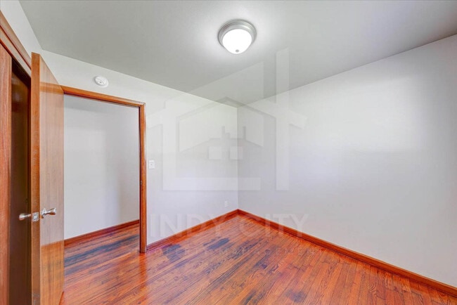 Building Photo - 2621 W 61st St