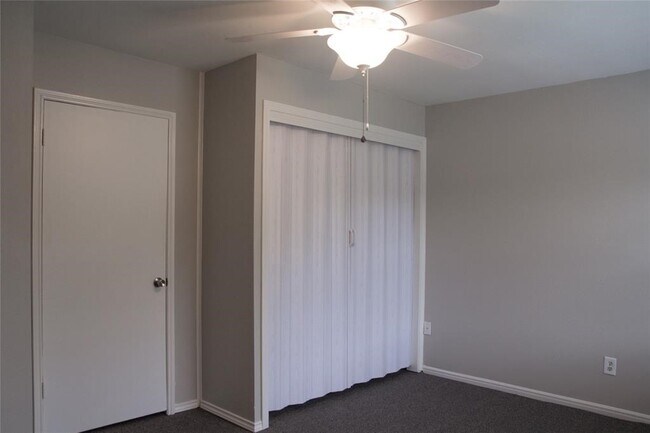 Building Photo - 3802 Willow Springs Ln