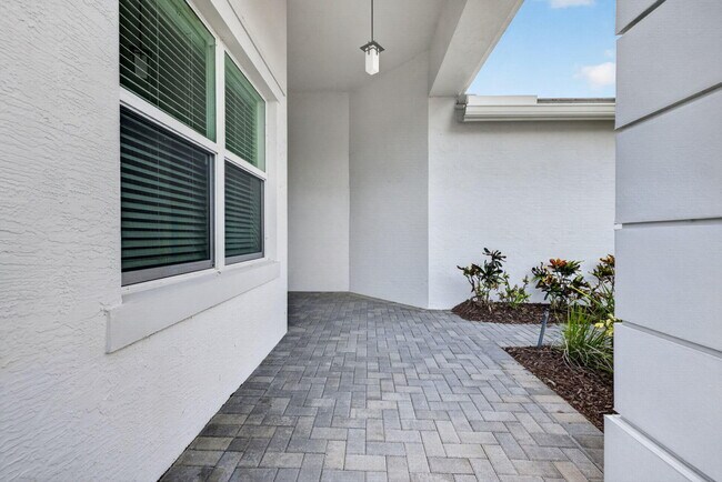 Building Photo - 13352 SW River Rock Rd