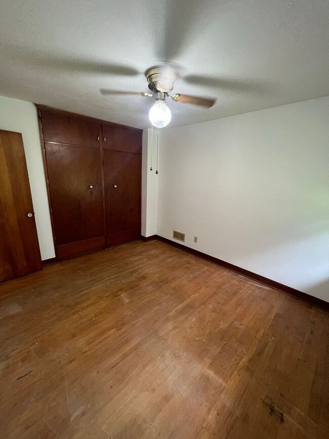 Building Photo - 2 Bedroom 1 Bath Single Family Home Available!