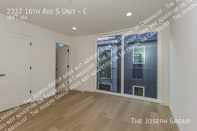Building Photo - 2337 16th Ave S