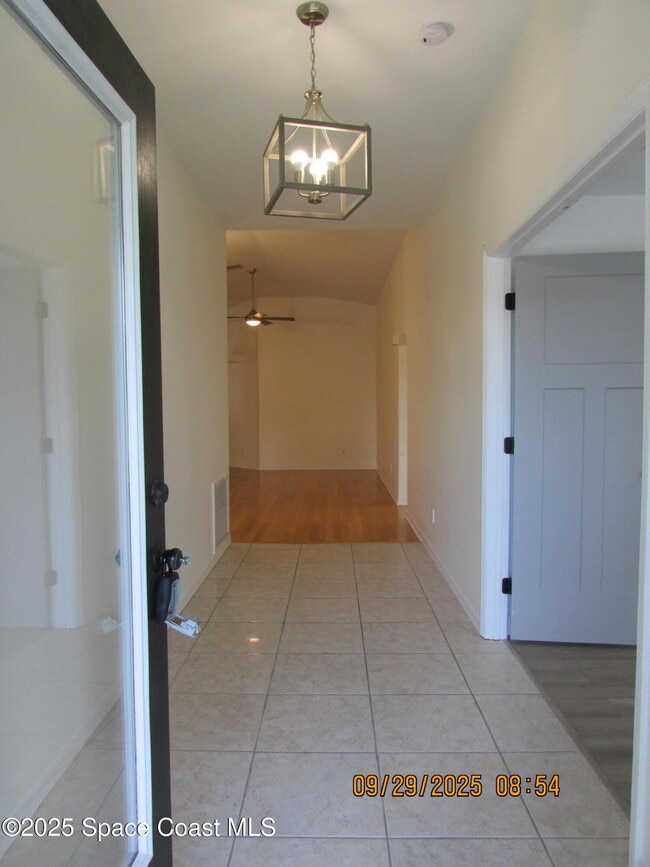 Building Photo - 2070 Tiburon Ln