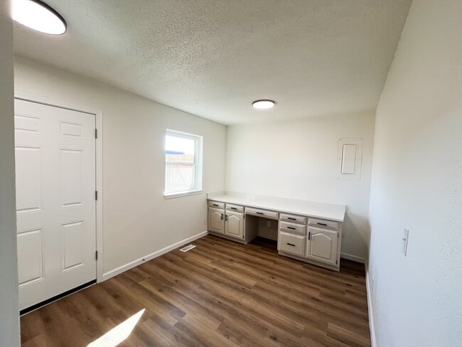 Building Photo - 2908 N Santa Fe Ave