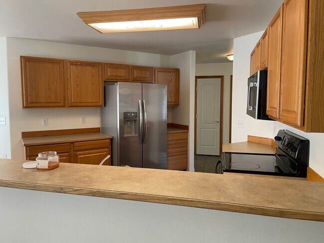 Building Photo - 1703 Fairway Dr NE