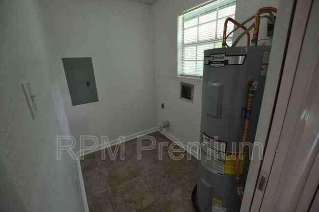 Building Photo - 1857 Theron Dr