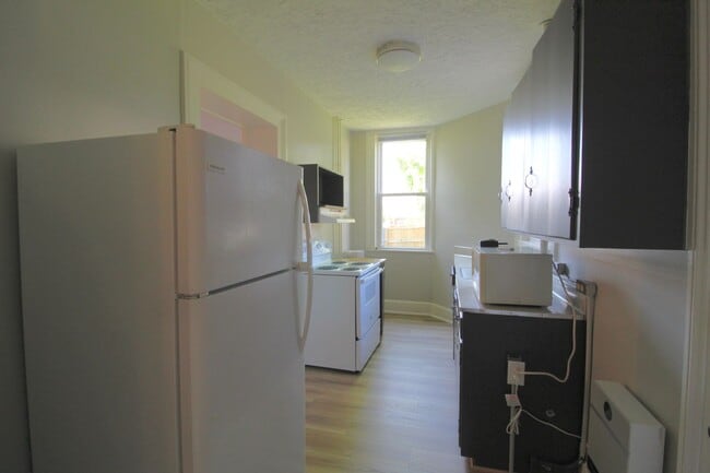 Building Photo - 1 bed, 1 bath apartment for rent in Downtown Harrisonburg!