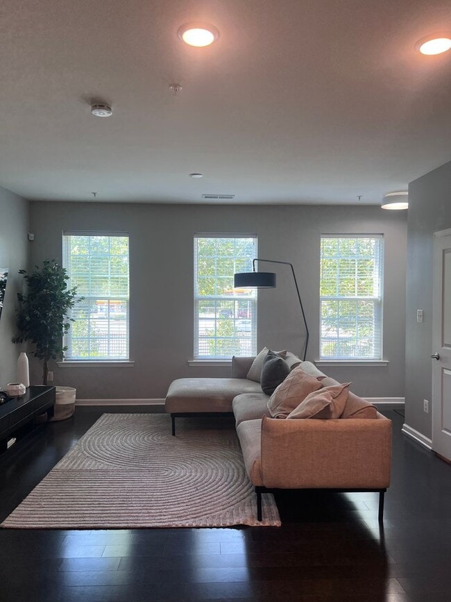 Building Photo - Bright 2BR / 2BA with One-Car Garage, Open...