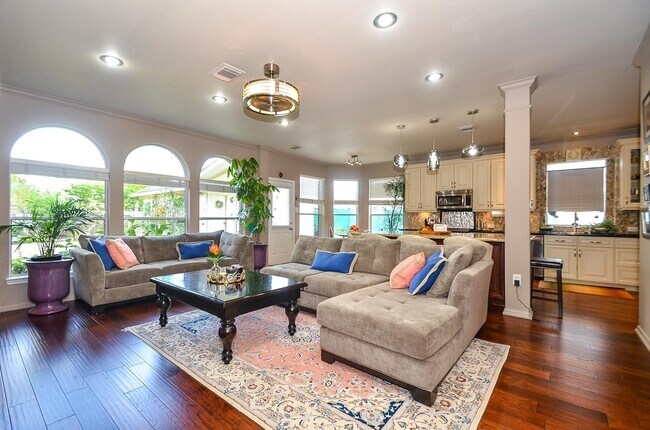 Building Photo - 12306 S Shadow Cove Dr