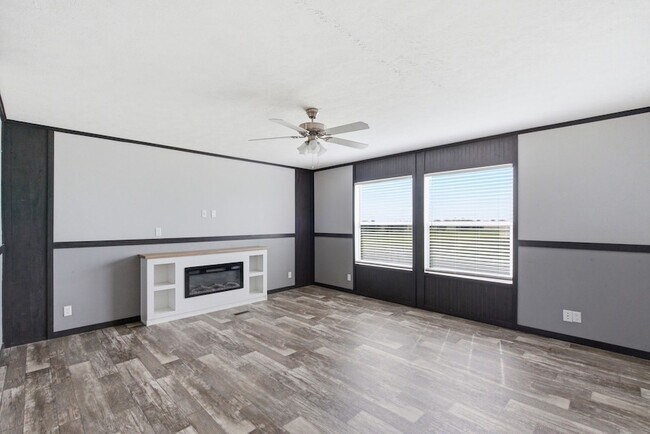 Building Photo - 303 Mesa Rdg