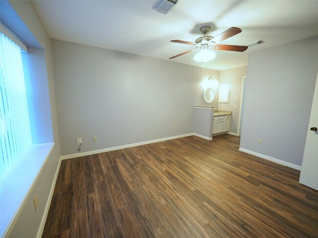 Building Photo - 2812 Pickett Dr