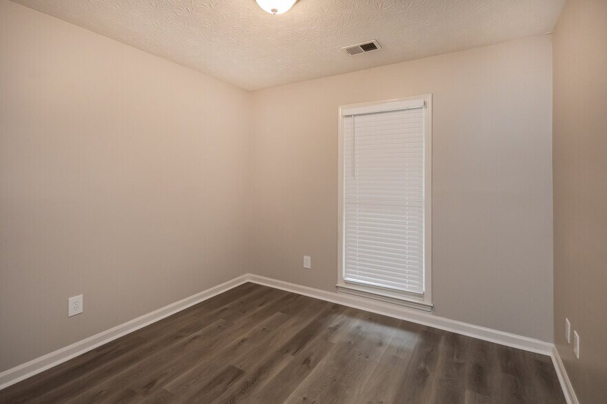 Building Photo - 9106 Tara Dr SW