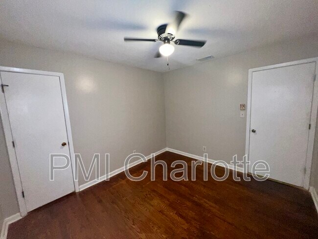 Building Photo - 3017 Arnold Dr