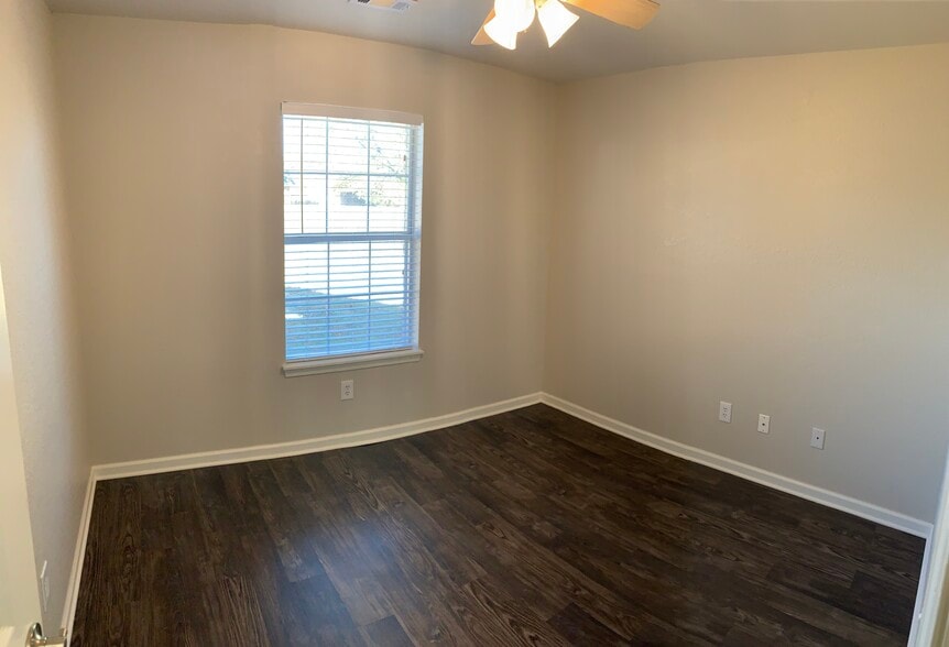 Building Photo - 1203 SE 22nd St