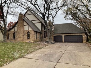 Building Photo - 1009 Hilloway Cir