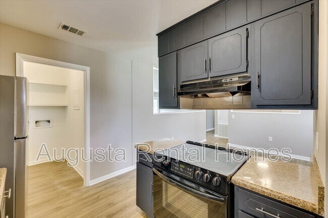 Building Photo - 3606 Cameron Dr