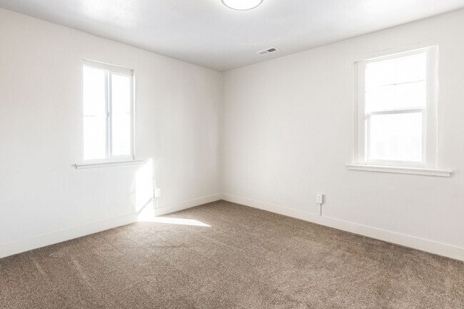 Building Photo - 846 W 100 S