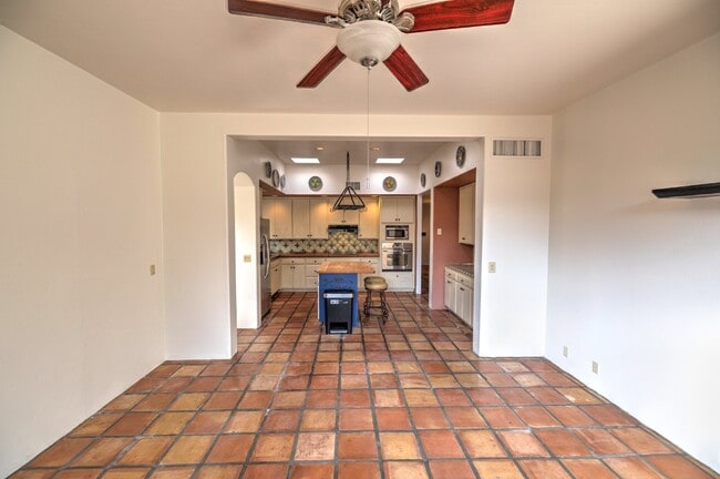 Building Photo - Single Story Foothills Home with Brand New Carpet in all Bedrooms!