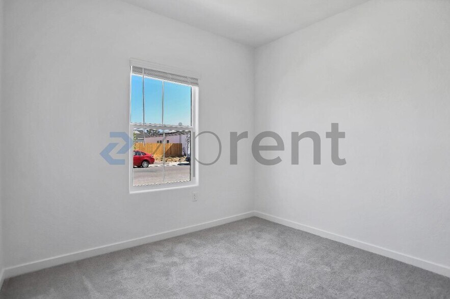 Building Photo - 6173 E Robinson Ave